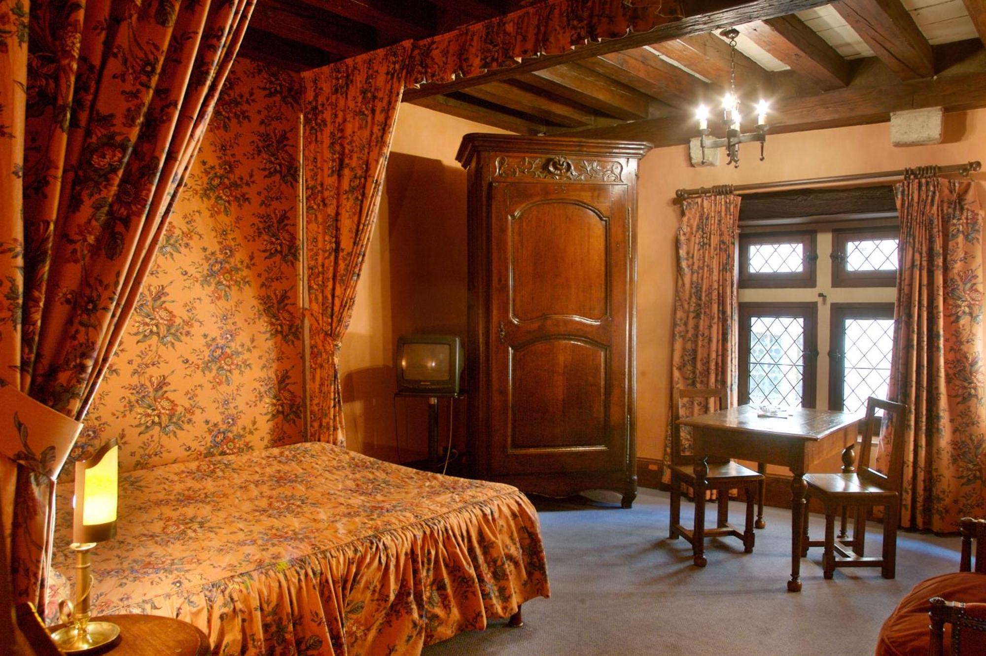 Hostellerie Du Vieux Перуж Номер фото